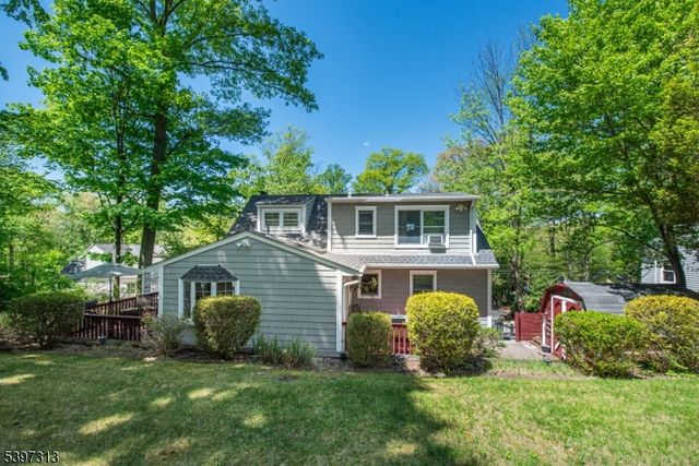 45 Lakeside Trl, Kinnelon Boro, NJ 07405
