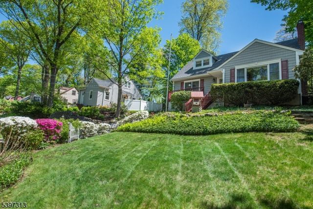 45 Lakeside Trl, Kinnelon Boro, NJ 07405