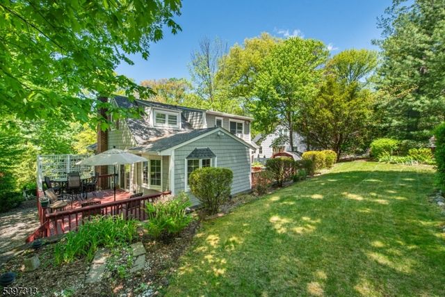 45 Lakeside Trl, Kinnelon Boro, NJ 07405
