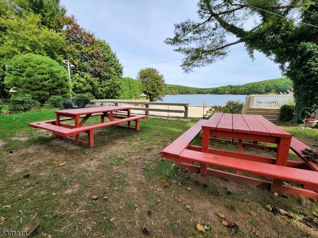 45 Lakeside Trl, Kinnelon Boro, NJ 07405