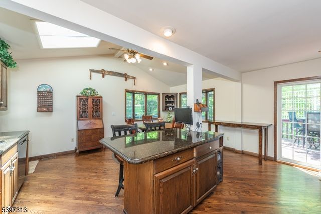 45 Lakeside Trl, Kinnelon Boro, NJ 07405