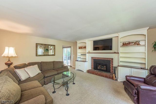 45 Lakeside Trl, Kinnelon Boro, NJ 07405