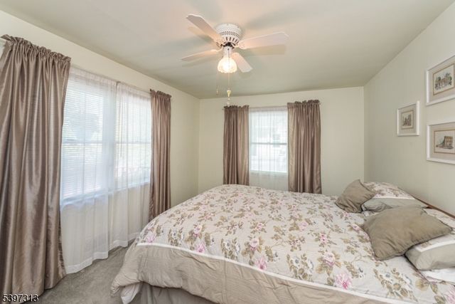 45 Lakeside Trl, Kinnelon Boro, NJ 07405