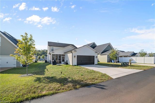 1736 Eastover Drive, Kernersville, NC 27284