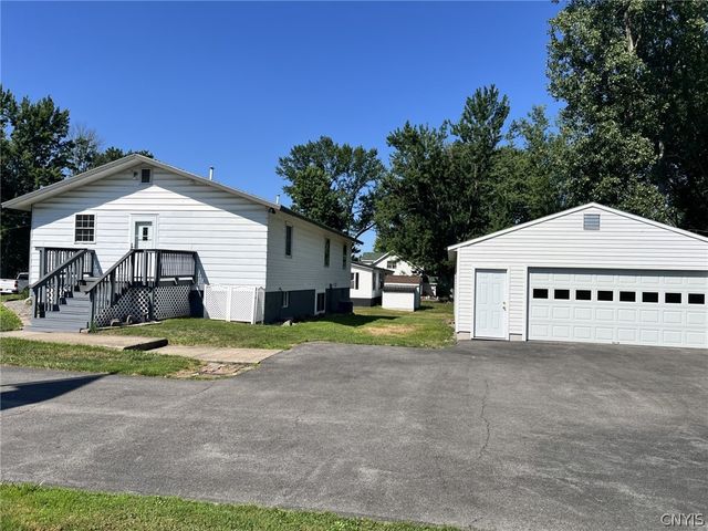 5981 East Pine Grove Road, Cicero, NY 13039