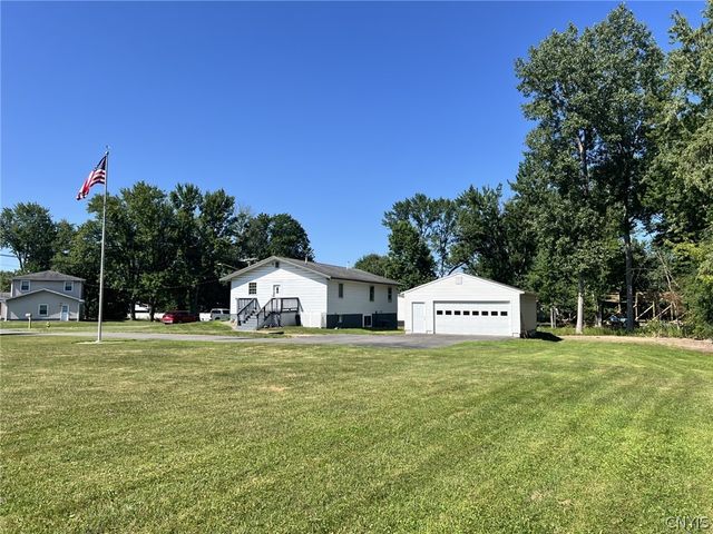 5981 East Pine Grove Road, Cicero, NY 13039