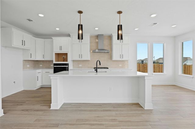 113 Montecilo DR, Liberty Hill, TX 78642