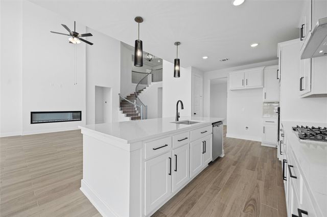 113 Montecilo DR, Liberty Hill, TX 78642