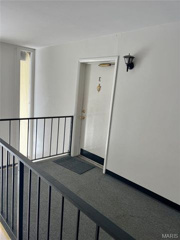 7601 Hazelcrest Drive E, Hazelwood, MO 63042