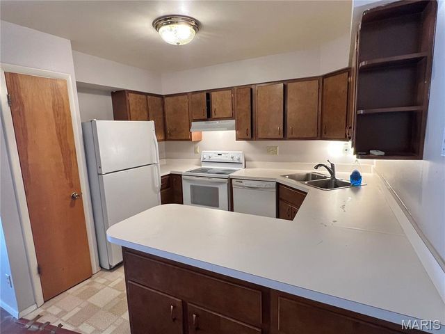 7601 Hazelcrest Drive E, Hazelwood, MO 63042