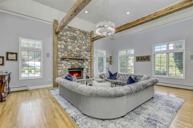 10 Cobblestone Farm Court, Suffern, NY 10901