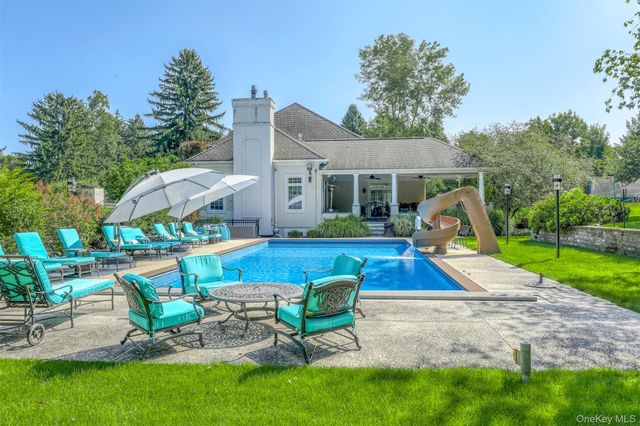 10 Cobblestone Farm Court, Suffern, NY 10901