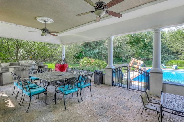 10 Cobblestone Farm Court, Suffern, NY 10901