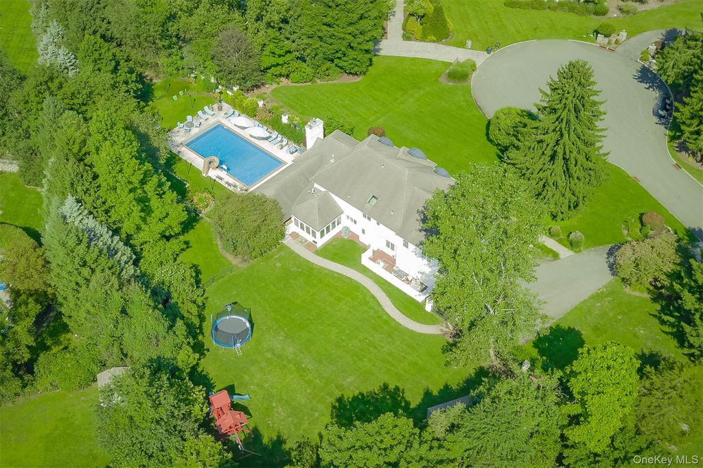 10 Cobblestone Farm Court, Suffern, NY 10901 — photo 2