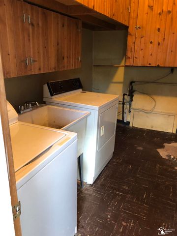 15163 University Street, Allen Park, MI 48101