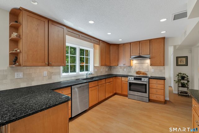 3 Naomi Lane, East Lyme, CT 06333