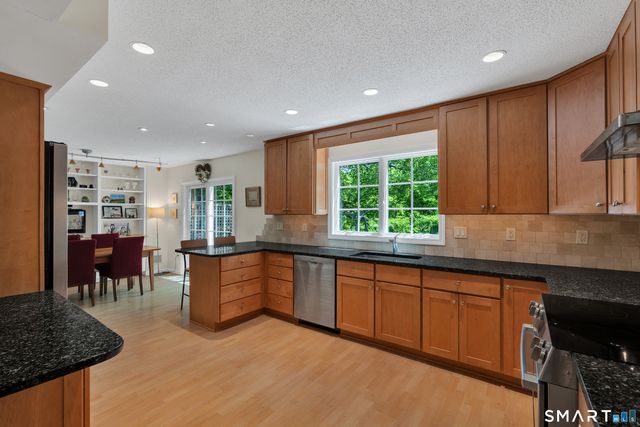 3 Naomi Lane, East Lyme, CT 06333