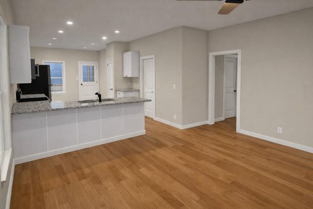 210 Kyle St Street, Madisonville, TX 77864