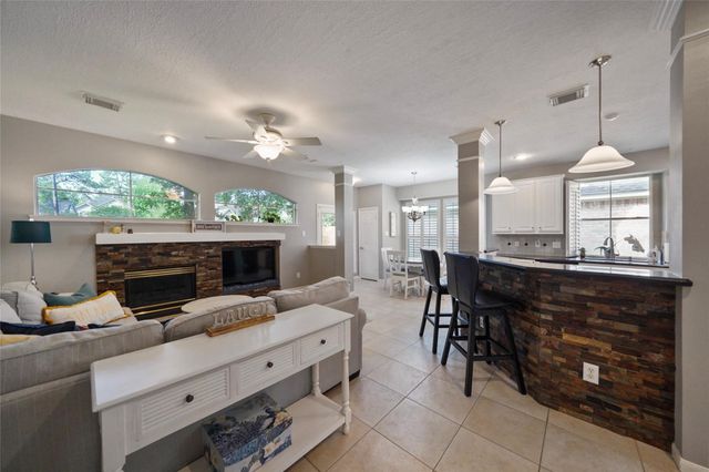 23 S Crossed Birch Place, The Woodlands, TX 77381