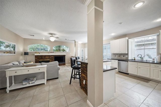 23 S Crossed Birch Place, The Woodlands, TX 77381
