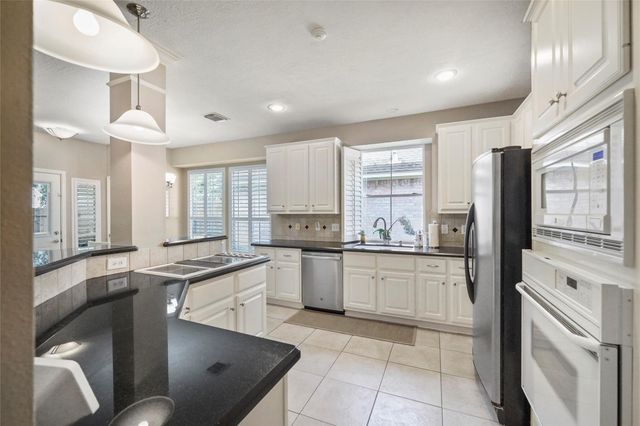 23 S Crossed Birch Place, The Woodlands, TX 77381