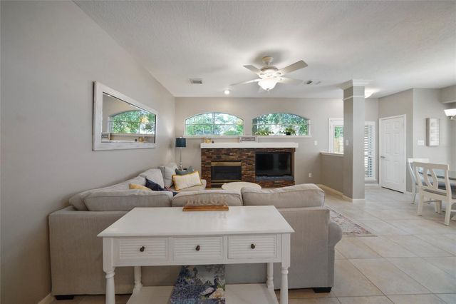 23 S Crossed Birch Place, The Woodlands, TX 77381