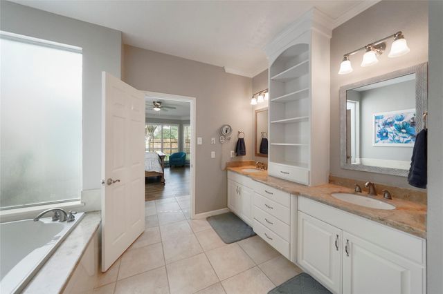 23 S Crossed Birch Place, The Woodlands, TX 77381