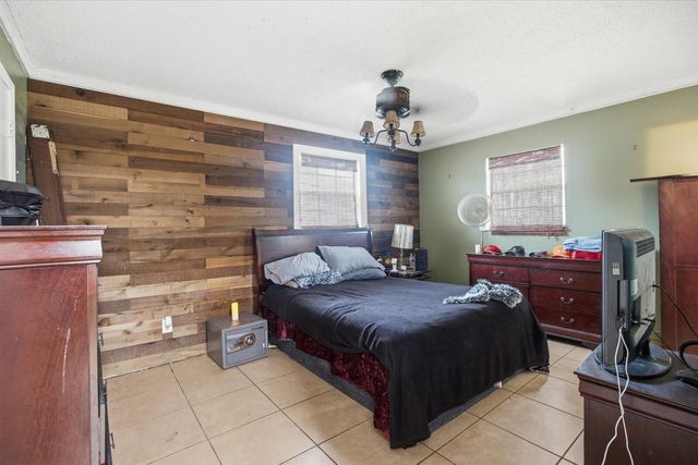 325 NW Dearman Street, Port St. Lucie, FL 34983