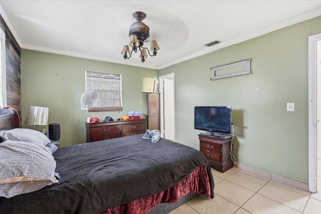 325 NW Dearman Street, Port St. Lucie, FL 34983
