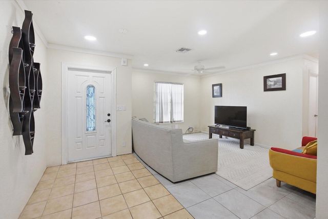 325 NW Dearman Street, Port St. Lucie, FL 34983