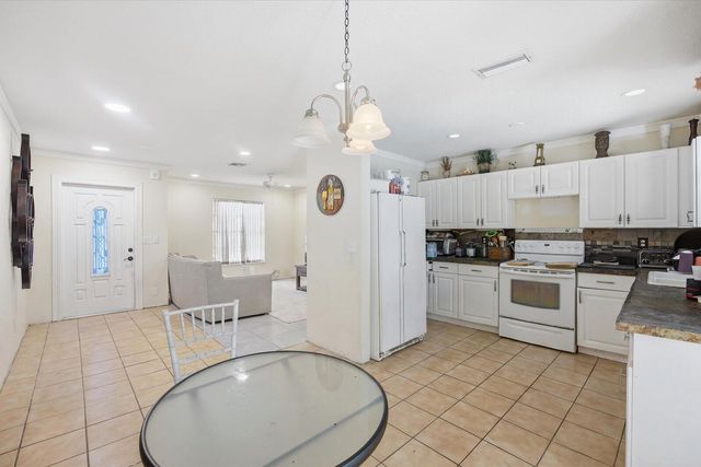 325 NW Dearman Street, Port St. Lucie, FL 34983