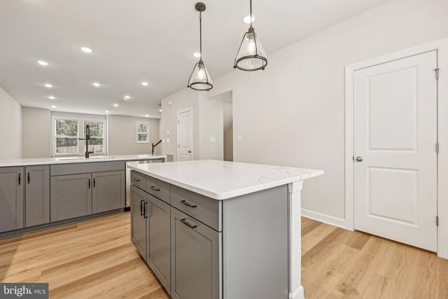 7355 MOUNTAINEER DR, Alexandria, VA 22306