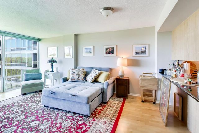 9655 WOODS Drive 814, Skokie, IL 60077