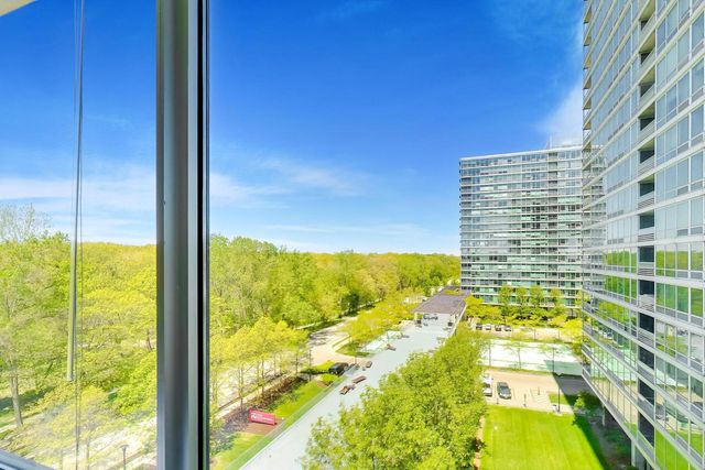 9655 WOODS Drive 814, Skokie, IL 60077