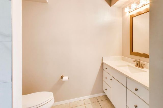 9655 WOODS Drive 814, Skokie, IL 60077
