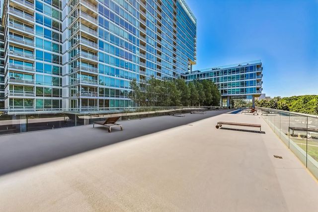 9655 WOODS Drive 814, Skokie, IL 60077