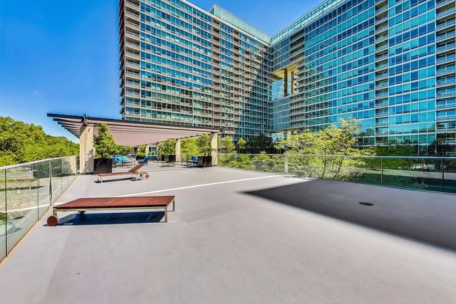9655 WOODS Drive 814, Skokie, IL 60077