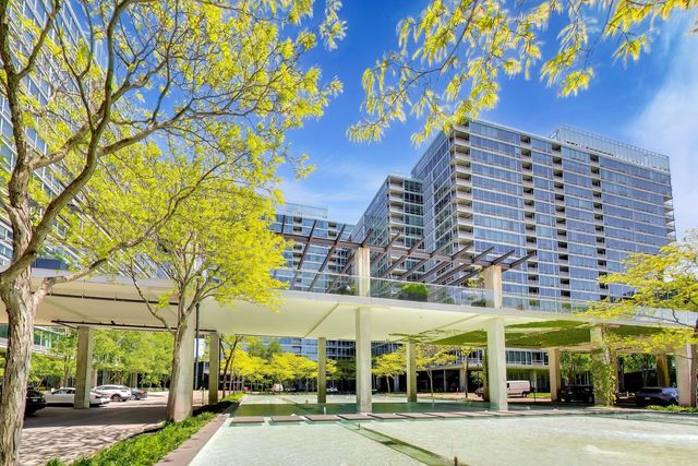 9655 WOODS Drive 814, Skokie, IL 60077