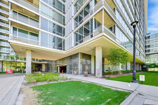 9655 WOODS Drive 814, Skokie, IL 60077