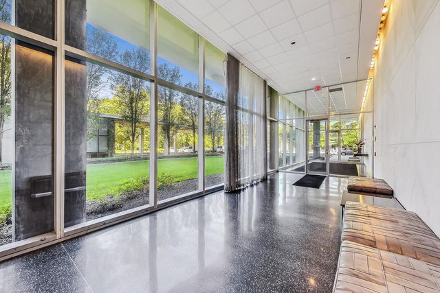 9655 WOODS Drive 814, Skokie, IL 60077