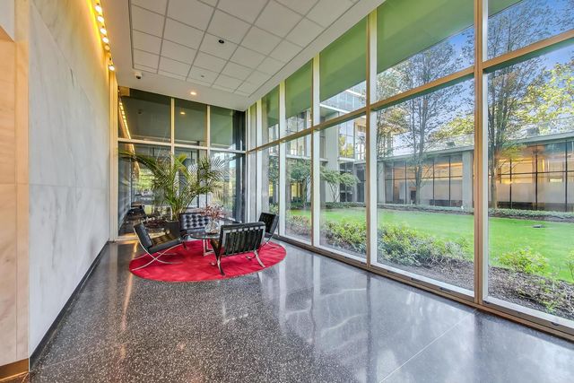 9655 WOODS Drive 814, Skokie, IL 60077