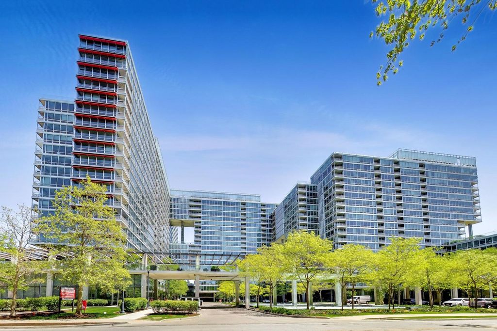 9655 WOODS Drive 814, Skokie, IL 60077