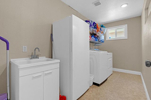 1829 Roanoke Ave, Sacramento, CA 95838