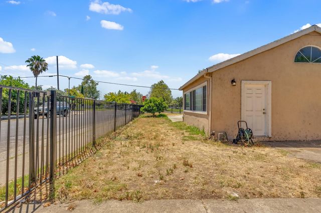 1829 Roanoke Ave, Sacramento, CA 95838