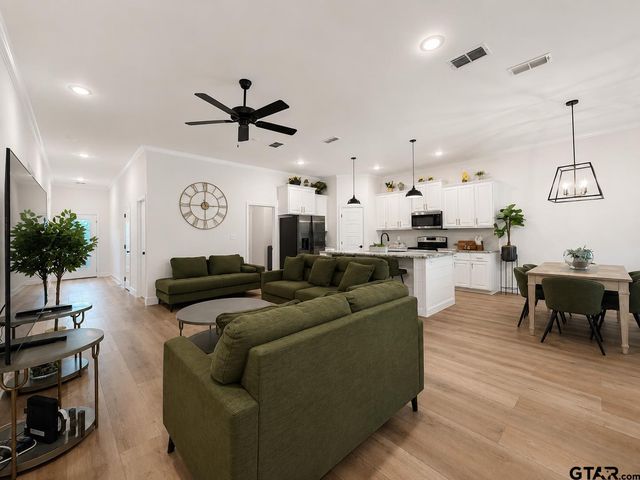2305 DEBBY LN, Tyler, TX 75701