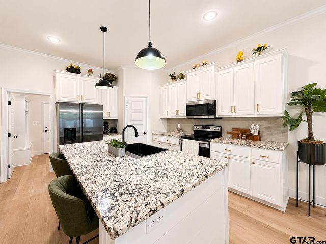 2305 DEBBY LN, Tyler, TX 75701