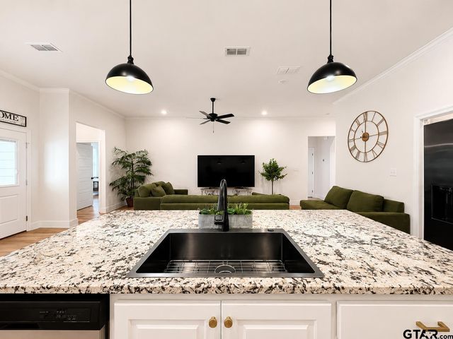 2305 DEBBY LN, Tyler, TX 75701