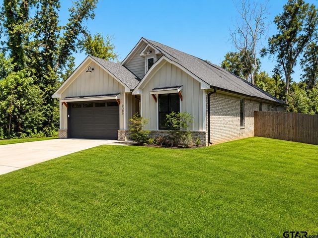 2305 DEBBY LN, Tyler, TX 75701
