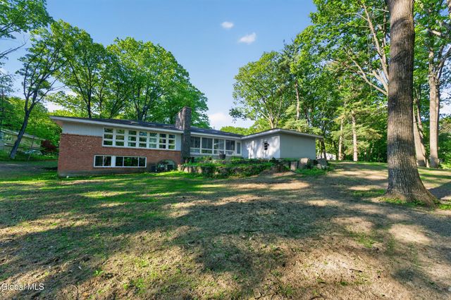 15 N Sage Hill Lane, Menands, NY 12204