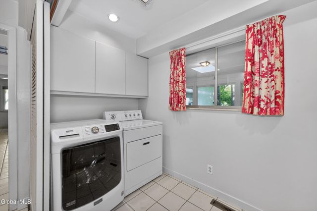 15 N Sage Hill Lane, Menands, NY 12204